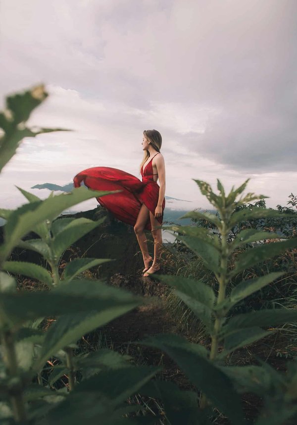 Les conseils pour porter à merveille vos robes dos nu