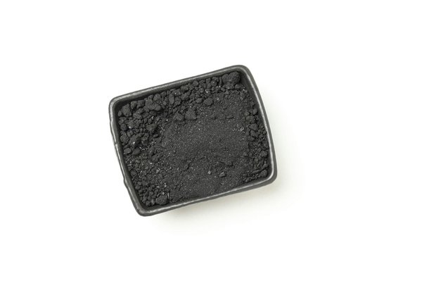 Khôl en poudre artisanal : optez pour du produit 100 % naturel et sans plomb