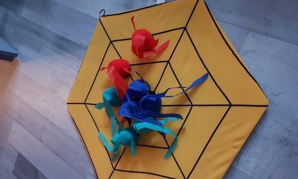 Jeu de fléchettes, un jeu qui aide à développer la dextérité des enfants.