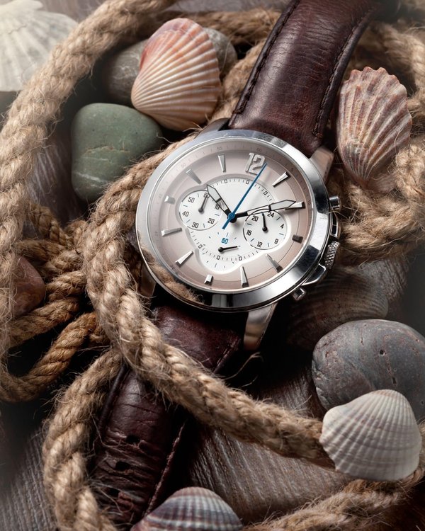 Matériaux des montres homme : décryptage de l'acier, la résine et le silicone