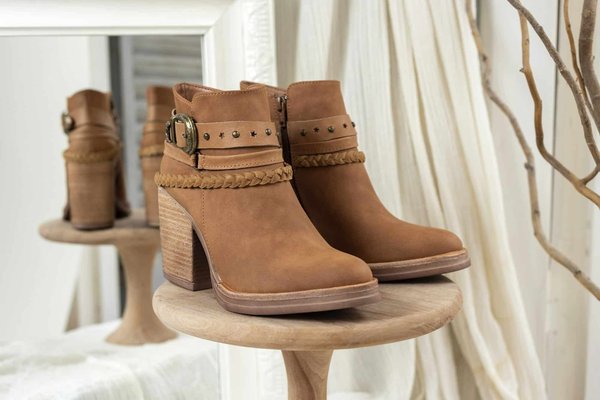 Quel produit utiliser pour garantir l'entretien et nettoyage du daim ?